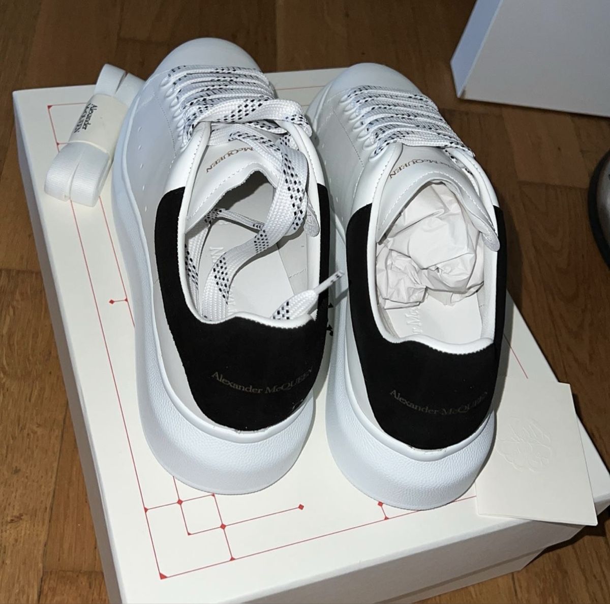 Alexander Mcqueen Scarpe da donna: Alexander McQueen oversized low-top sneakers – Nuovo e nell'imballaggio originale da Spreitenbach venduto da mit_2w9p 2