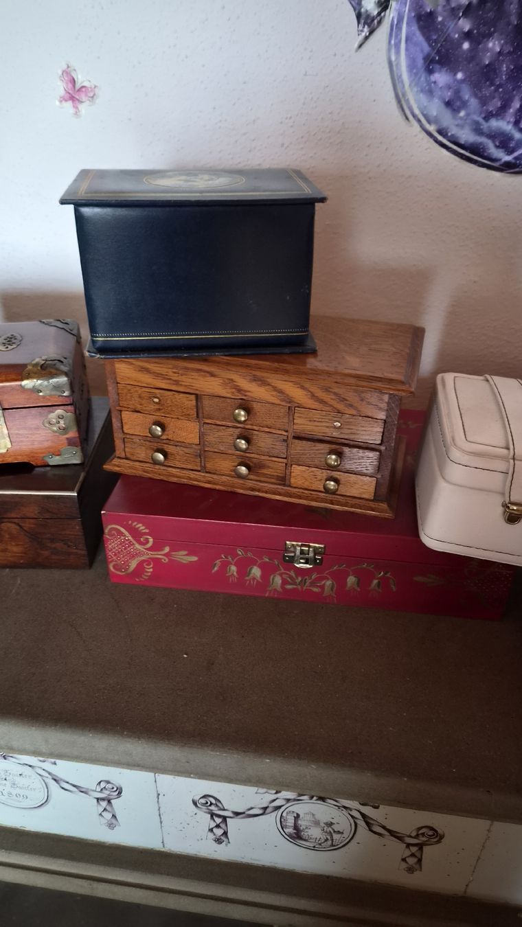 Portagioie: Schmuck Schatouillen Riesensammlung  – Usato da Kölliken venduto da Upcycling-by-Mc-TAM 3