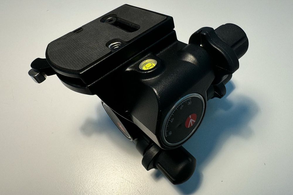 Stativo Manfrotto Junior 007BSU Per Luci - Max 325 Cm, Carico 20 Kg - Acciaio 3 Sezioni - Nero