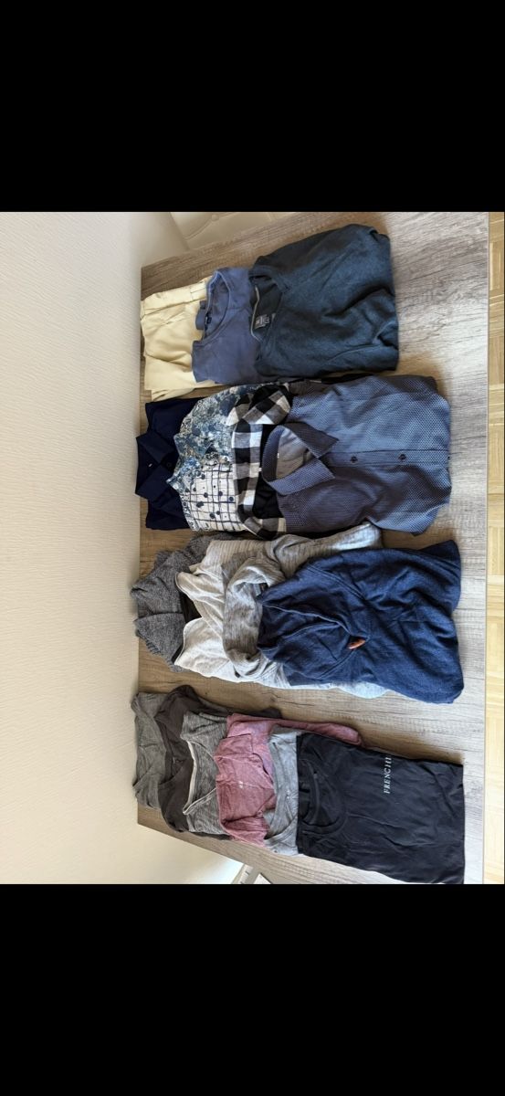 Lotti di vestiti: Vide grenier Habille – Usato da Nyon venduto da vla_r5m7