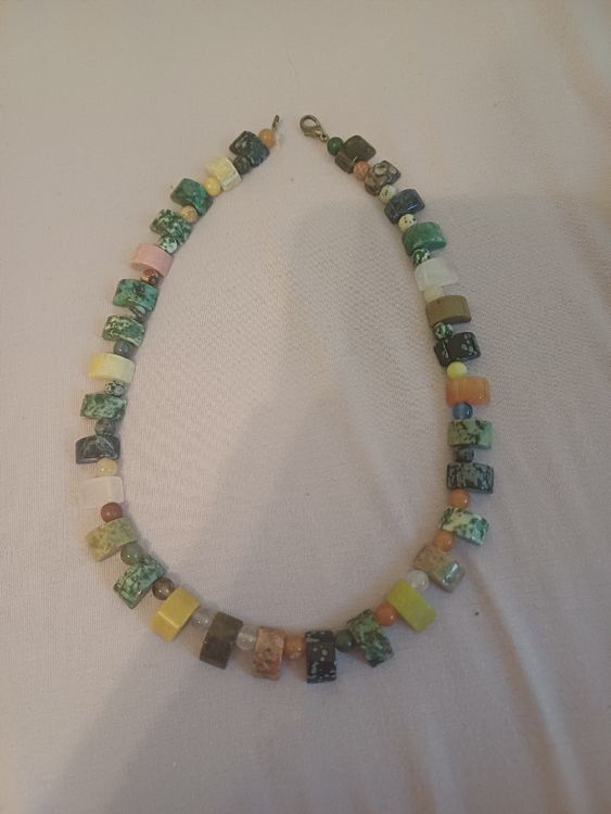 Hifot DIY Schmuck Set – 900 Steinperlen In Verschiedenen Formen & Farben | Für Halsketten, Armbänder & Ohrringe
