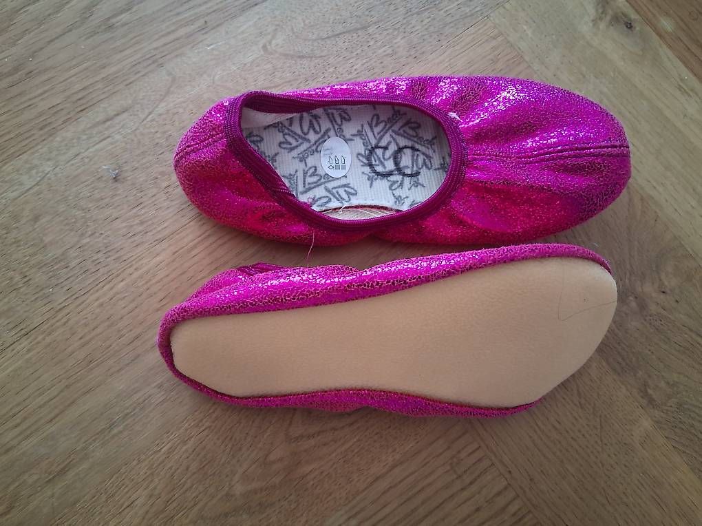 Schuhe für Mädchen: Turnschläppchen Mädchen Gr. 31 – Gebraucht aus basel von erican 1