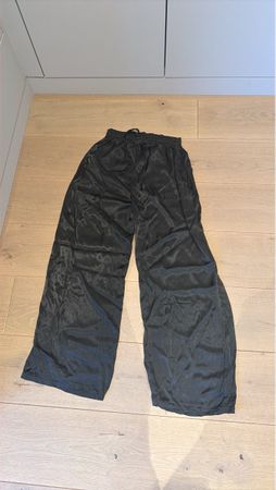Damen Hose weit schwarz neuwertig Gr. L