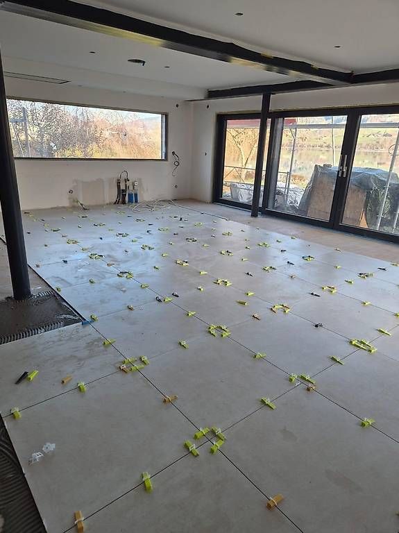 Rivestimenti per pavimenti: Carrelage 75 x 75 – Usato da Granges-Marnand venduto da Zonkofloyd