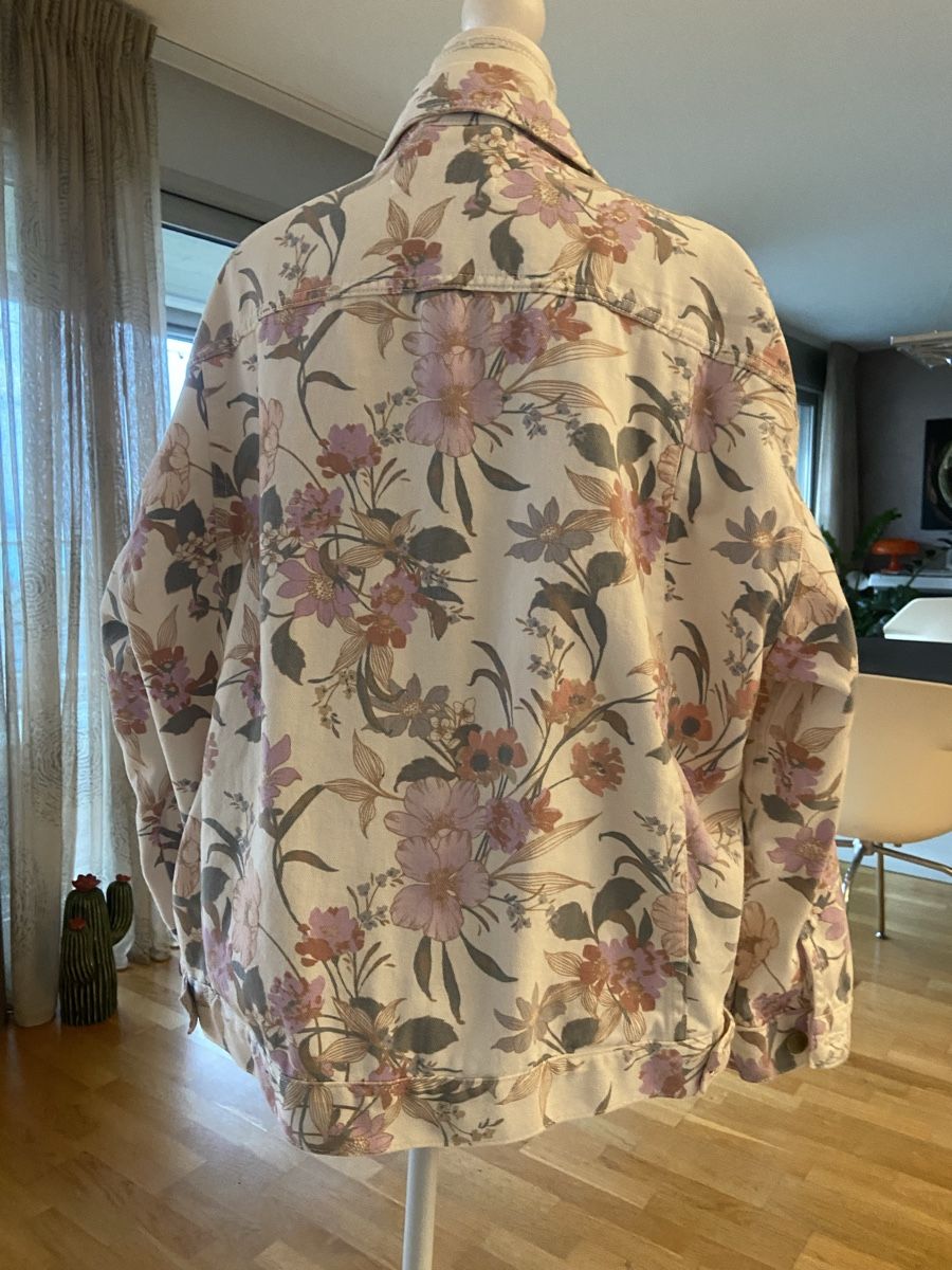 Promod Giacche: Veste à fleurs Promod, taille XL – Usato da Neuchâtel venduto da lu7_9rs7 1