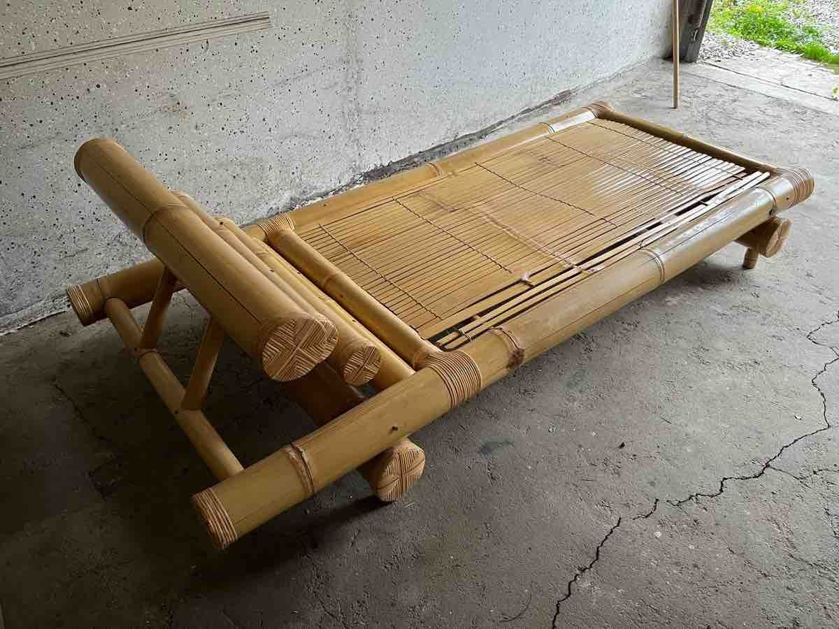 Sedie a sdraio: Bamboo Bed Frame with Adjustable Headrest – Usato da Zürich venduto da Minas_Moria 1