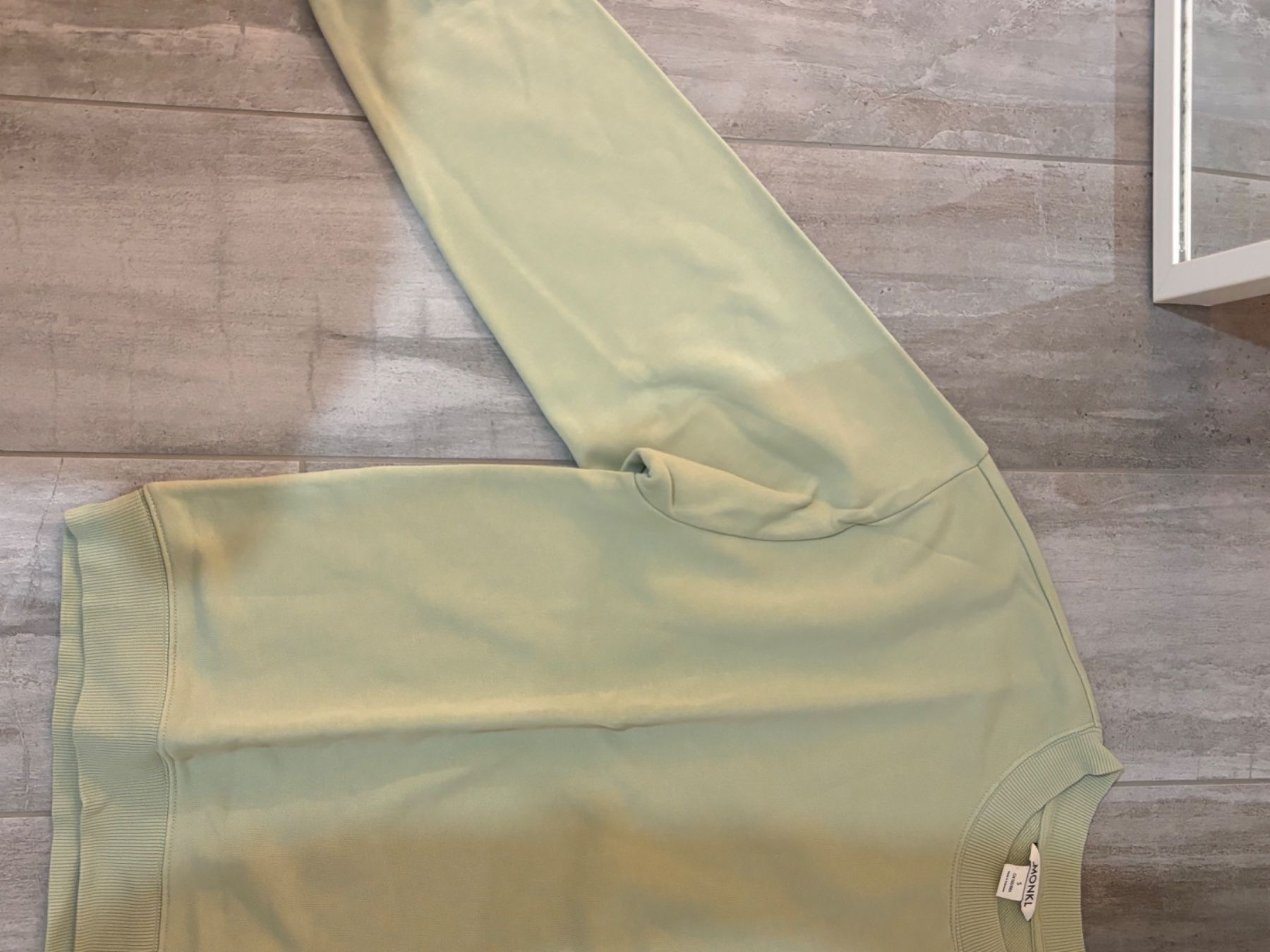 Monki Maglioni & Felpe: Monki mint-grünes Sweatshirt – Usato da Duebendorf venduto da tom_lp2m 1