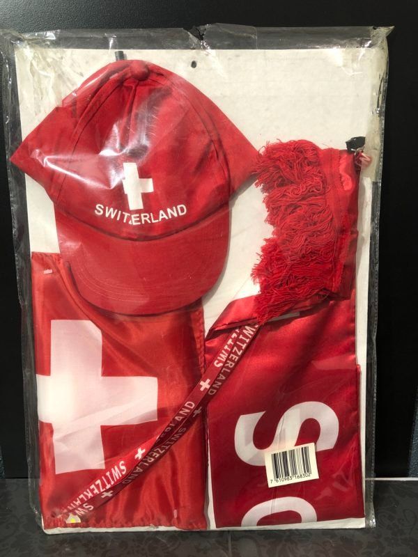 Fahnen: Suisse écharpe, drapeau, casquette, porte-clés – Neu (gemäss Beschreibung) aus La Chaux-de-Fonds von Kisah