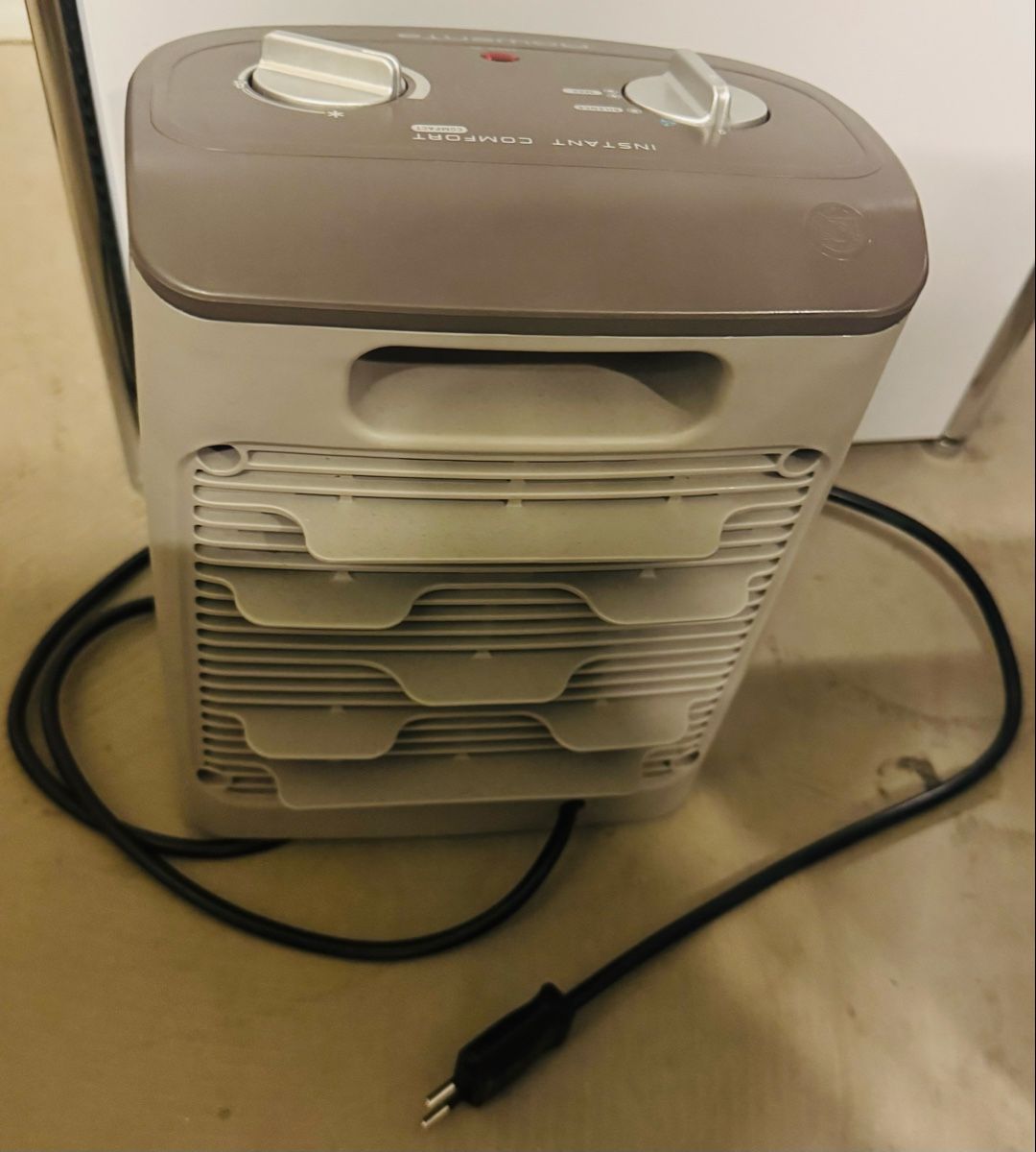 Rowenta Radiatori: Riscaldatore Rowenta Instant Comfort Compact 2000W – Usato da Volketswil venduto da mau_9pxs 1