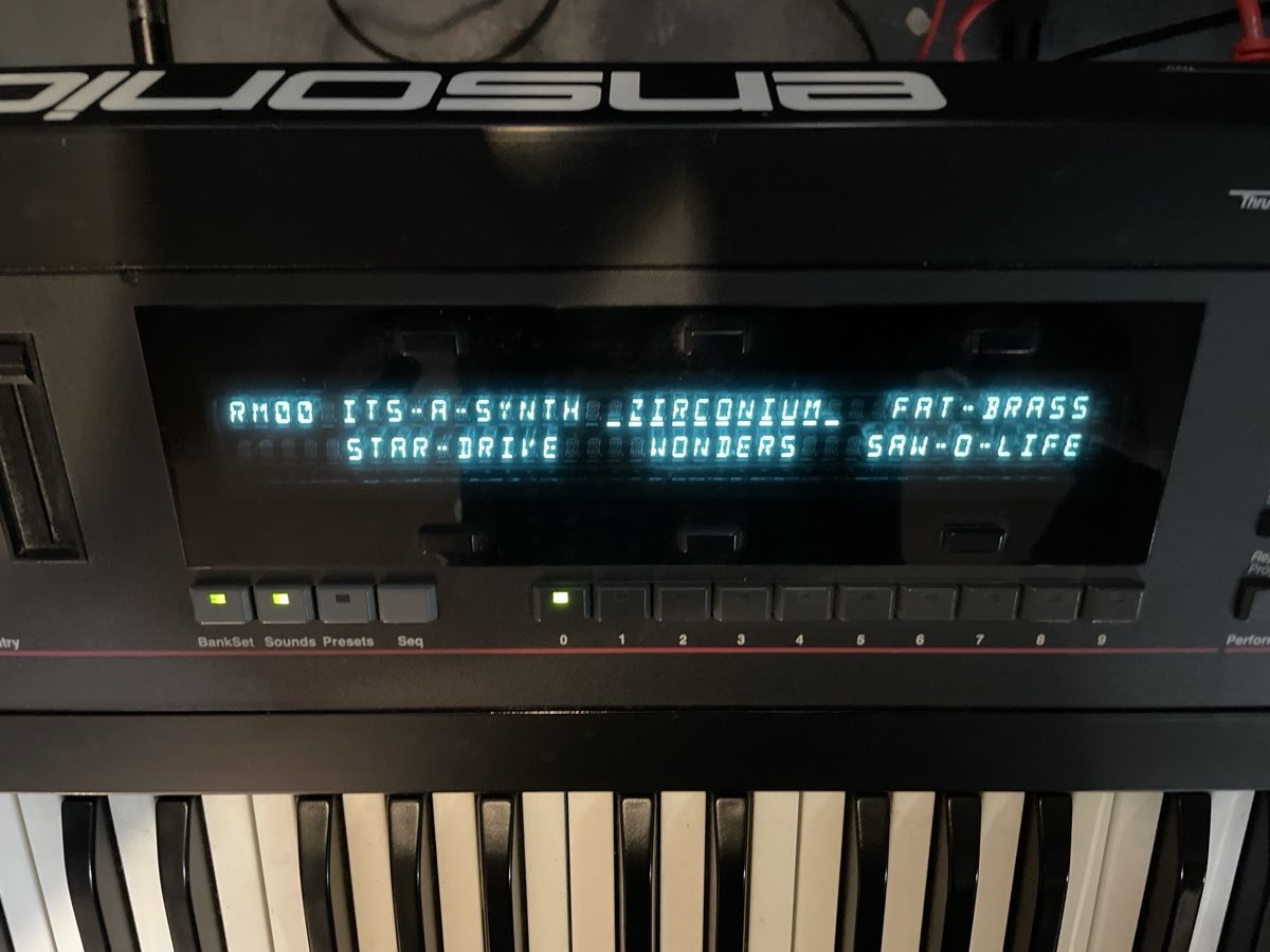 Ensoniq Strumenti musicali: Ensoniq SD-1, mit Cartridge – Usato da Tüscherz-Alfermée venduto da schneider_rl4 1