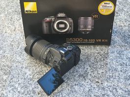 NIKON D5300 Kit mit NIKON AF-S DX 18-105 Objektiv