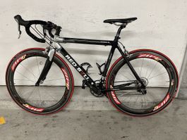 Rennrad Carbon Rahmen Red Bull Marke Zipp gute Zustand