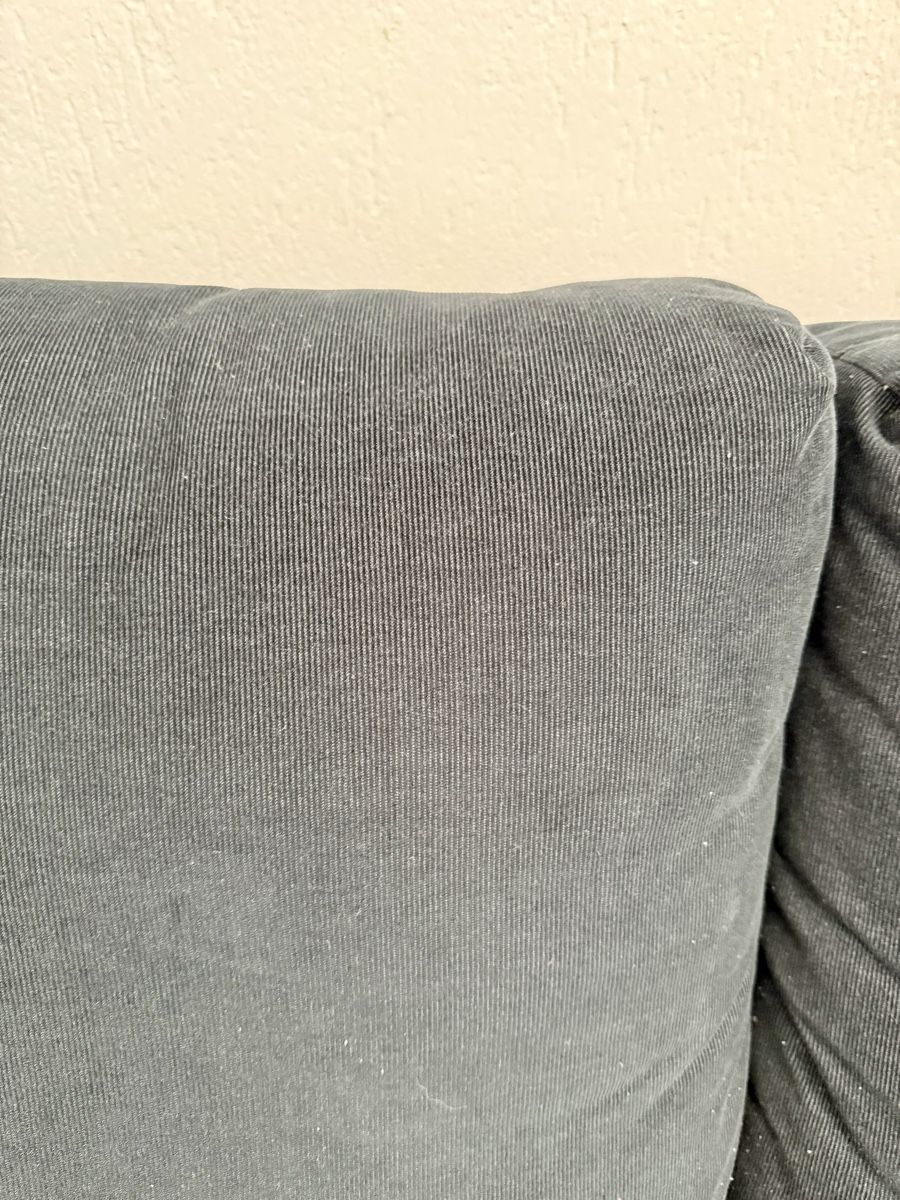 Letti: West Elm Andes Deco Upholstered King Bed Frame + Simba King  – Usato da Zürich venduto da jam_f9nt 1