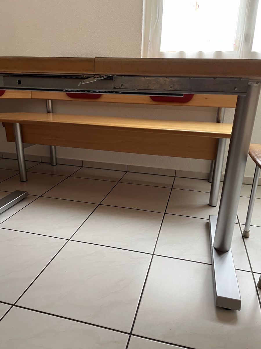 Set de table et chaises: Esstisch mit Eckbank und Stühlen – D'occasion à Arth par Sukram65 5