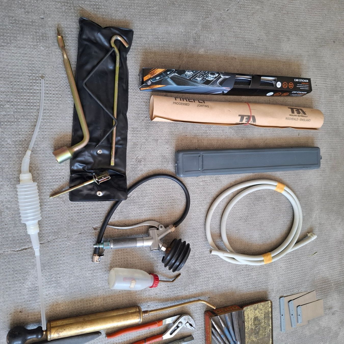 Tous les outils: Lot outils divers – D'occasion à Neuchâtel par Rochawood 1