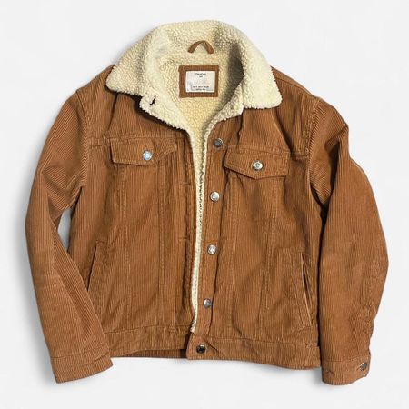 Cordjacke mit Fellkragen Bershka