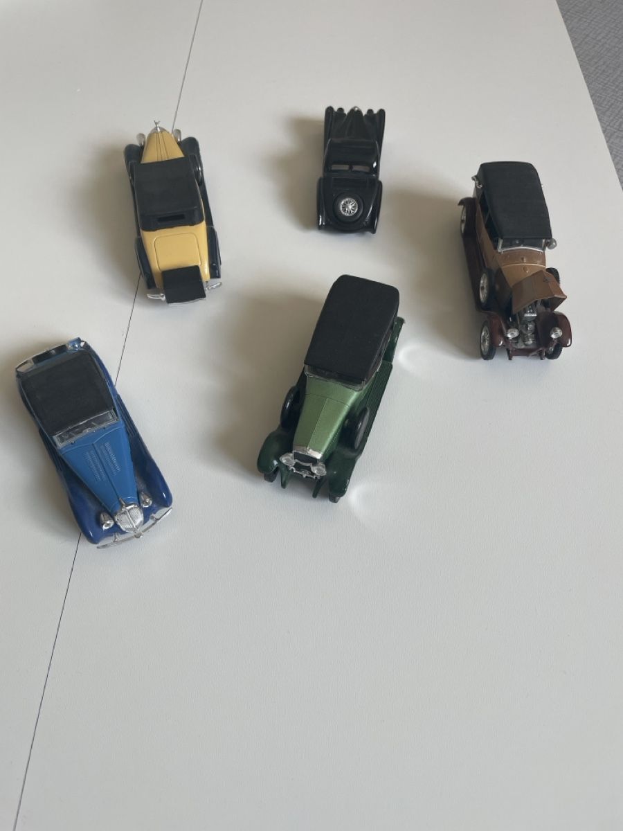 Modellautos: 5 Modellautos Oldtimer verschiedene Farben guter Zustand – Gebraucht aus Winterthur von schwarzpunkt 1