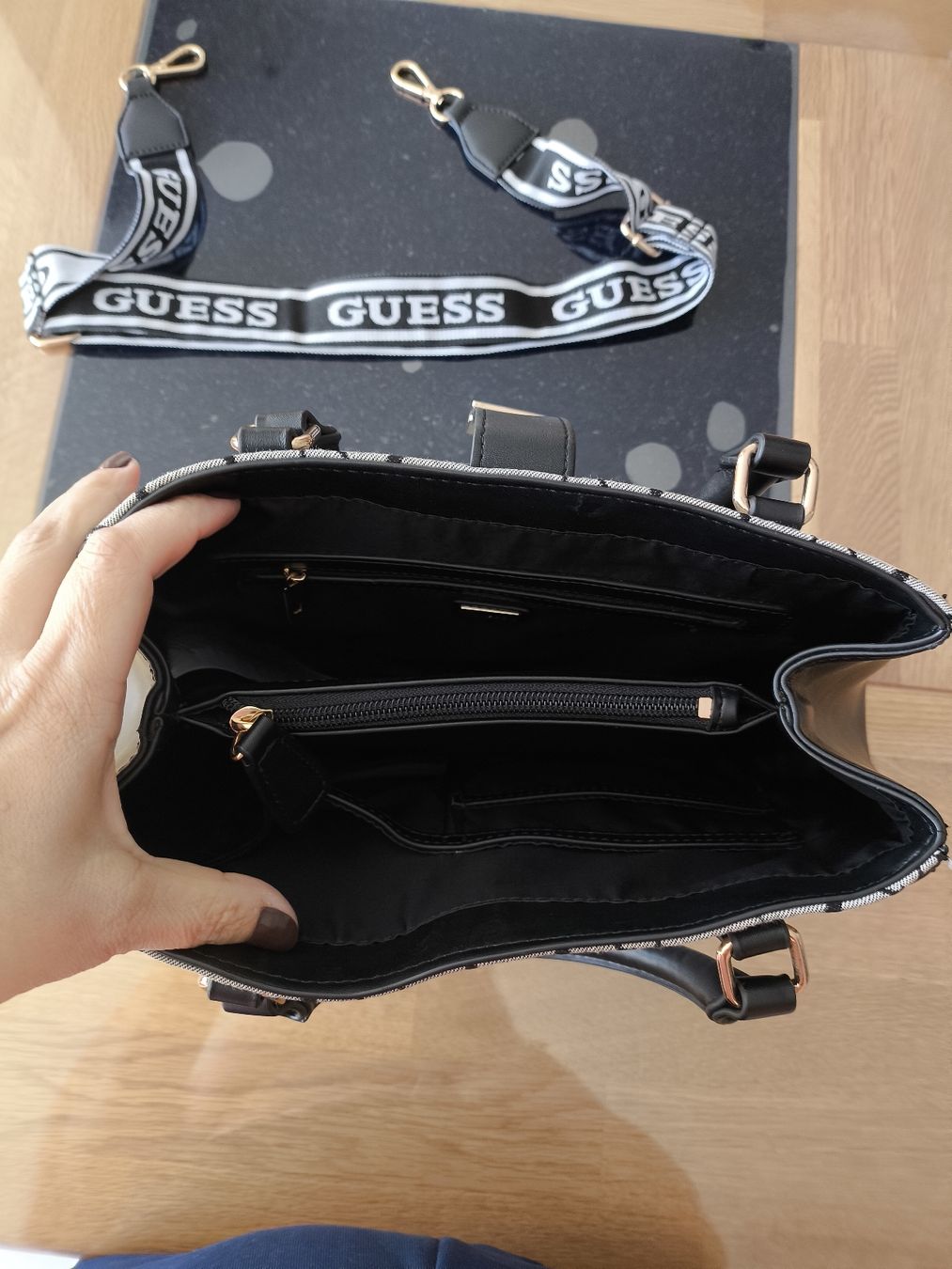Guess Taschen für Damen: Handtasche GUESS – Neu (gemäss Beschreibung) aus Burgdorf von Ropajesi 4