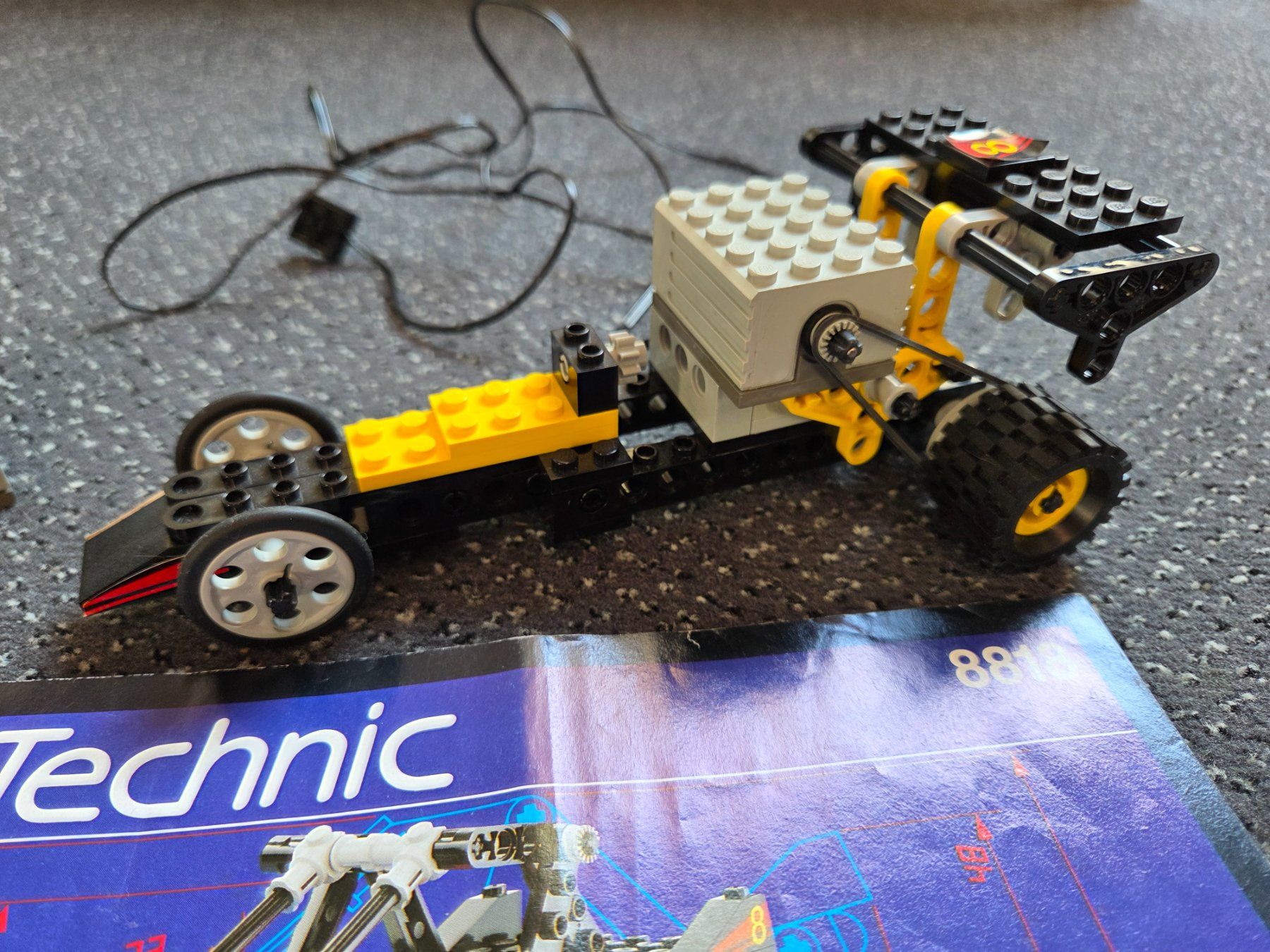Lego Spielzeuge: LEGO Technic 8818 Auto mit 9V-Motor Set 8720 – Gebraucht aus Ennetmoos von Gamer2 1