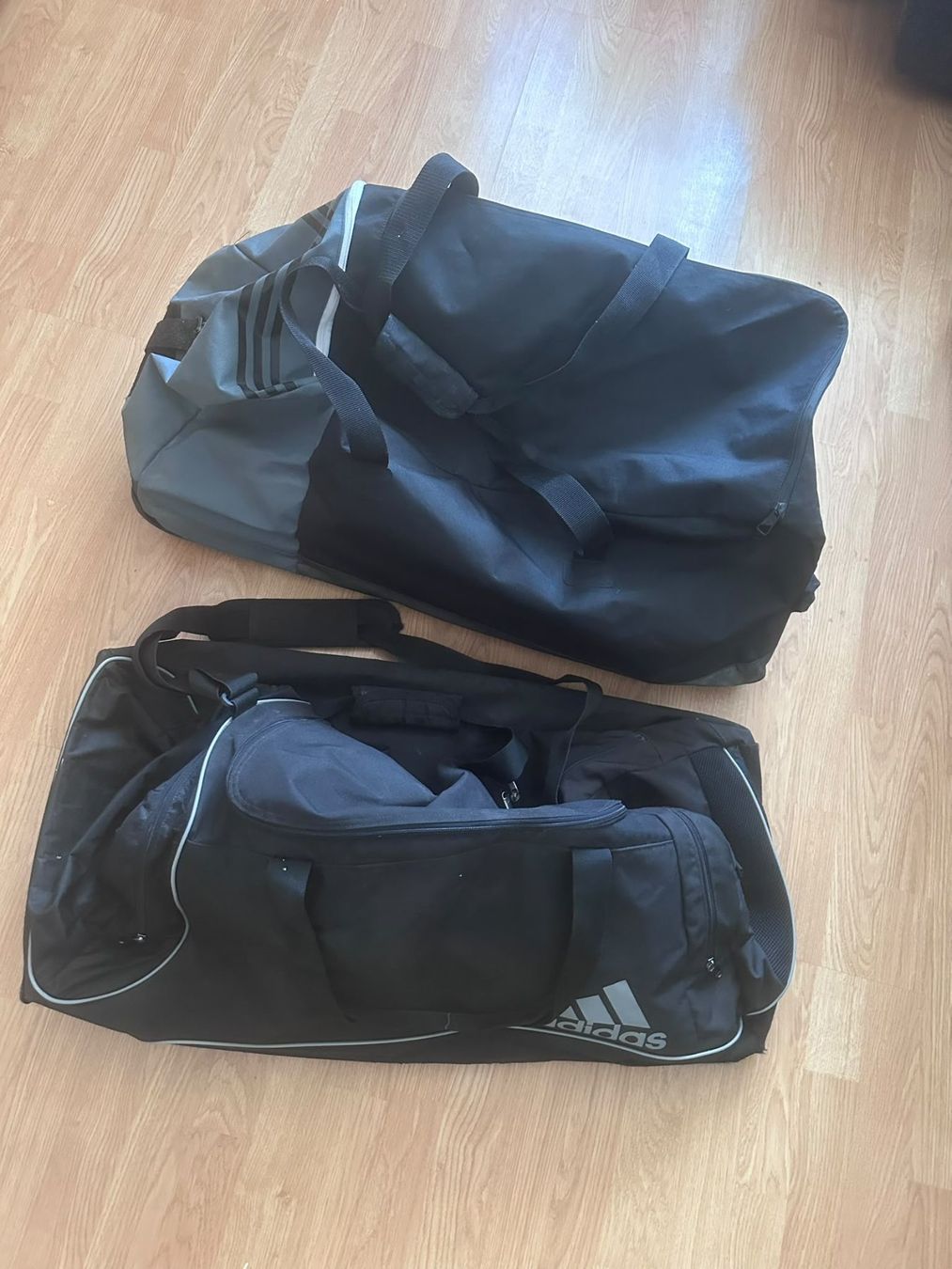Adidas Taschen: 2x Adidas Rolltaschen – Gebraucht aus Basel von san_2jbt