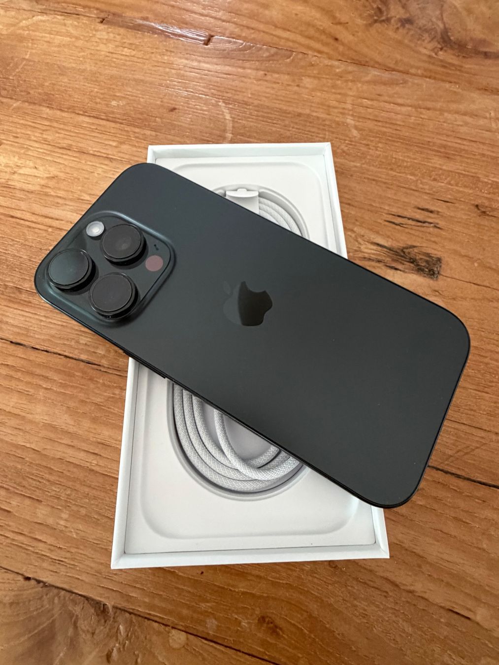 Apple Portables: Apple iPhone 16 Pro neuwertig mit Zubehör – Neuf (Voir description) à Tägerwilen par globial2010 4