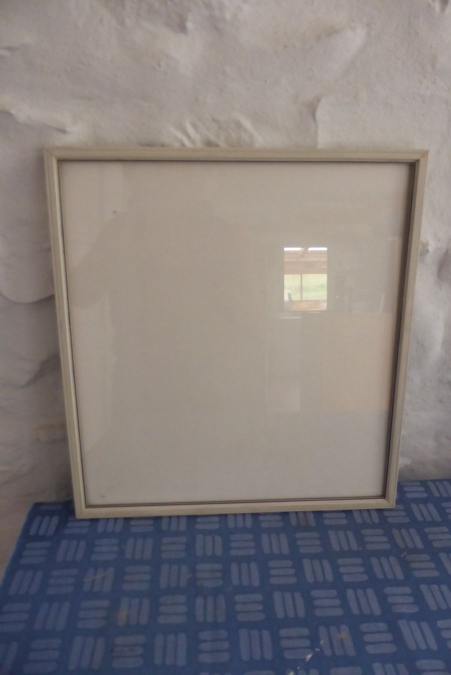 Cadres de tableaux: Alter Bilderrahmen weiss 39 x 36.5 cm – D'occasion à Brunnadern par vapiano