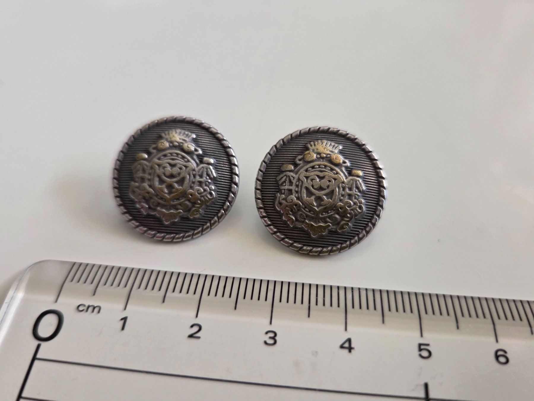 Boutons: 2 marinestil Knöpfe silbrig – D'occasion à Liestal par ITOlio