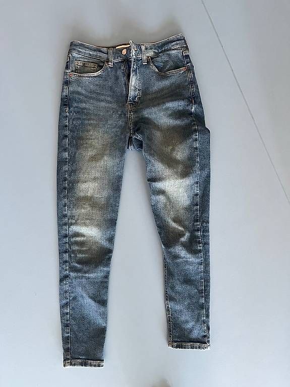 Jeans: blaue Jeans – Usato da Dübendorf venduto da jjs_t925