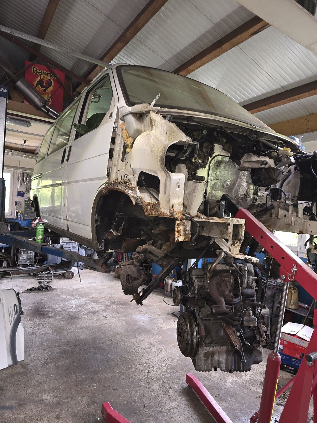 VW Automobili: VW T4 wird geschlachtet 2001 – Usato da Laupersdorf venduto da strizini 1