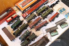 Modellbahn Posten H0 - 16 x Wagen + Zubehör