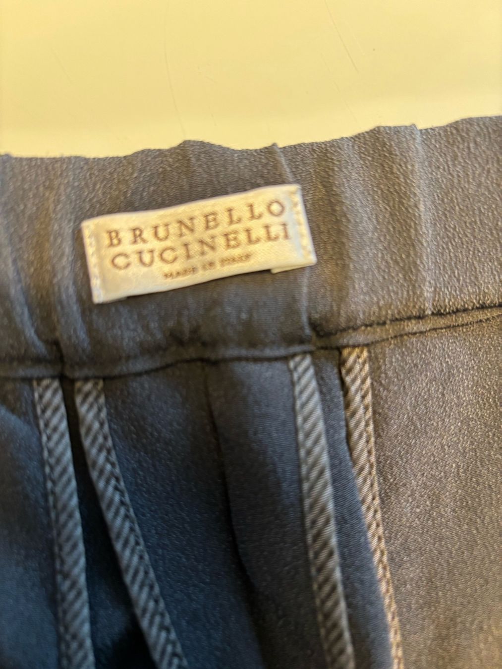 Brunello Cucinelli Pantaloni: Brunello Cucinelli  Seide Hosen gr.40(IT) – Usato da Eglisau venduto da SAM240186 1