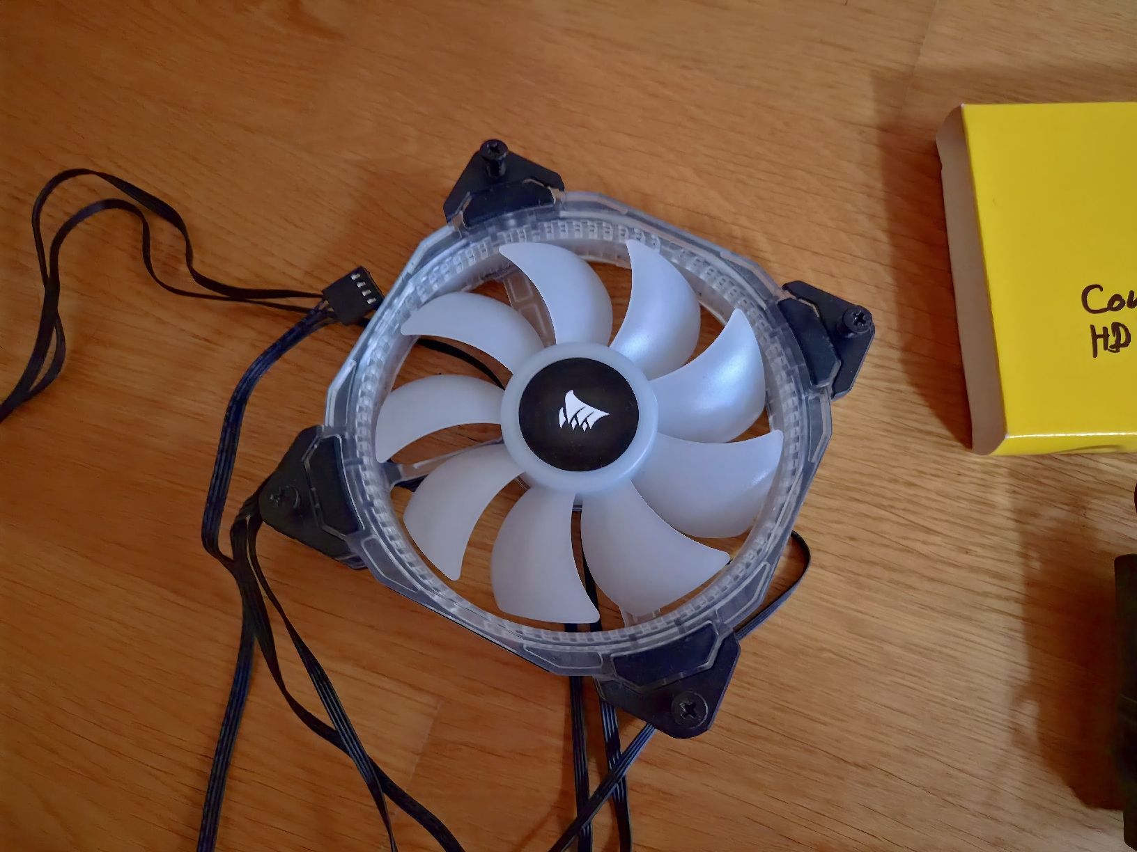 Corsair Ventilateurs: Corsair HD 120 RGB Lüfter Set inkl. Controller – D'occasion à Winterthur par Zendi. 3