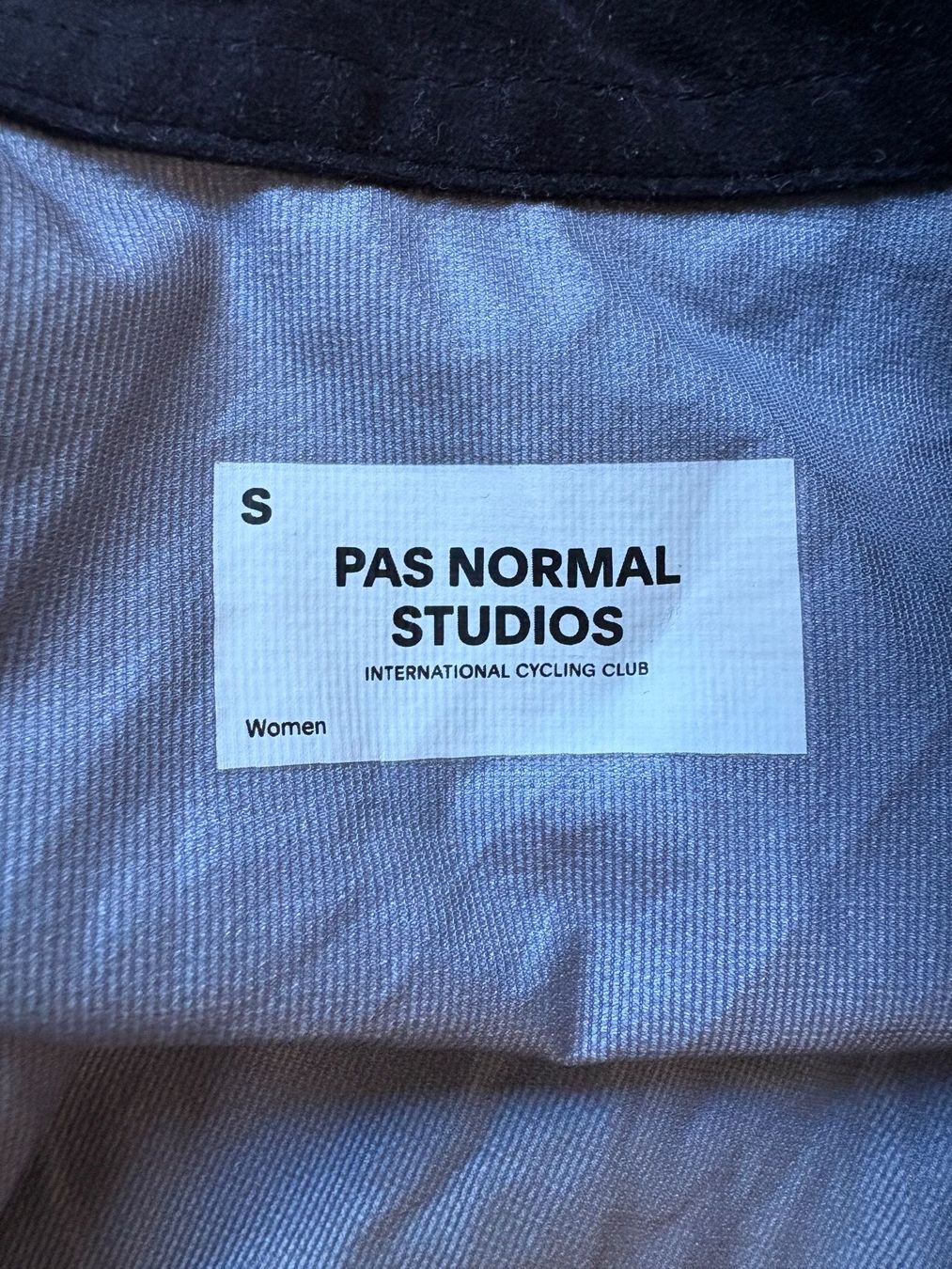 Pas Normal Studios Gilets: PAS NORMAL STUDIOS – D'occasion à Zürich par triangular 2