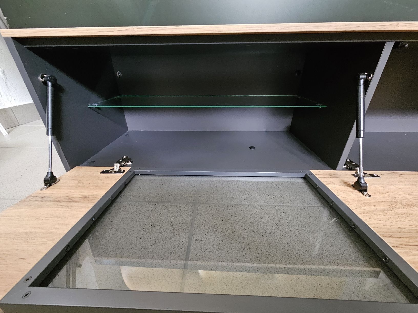 Vitrinen: Wandvitrine neuwertig – Neu (gemäss Beschreibung) aus Widnau von freik3 2