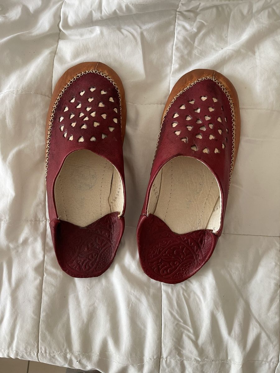 Scarpe da donna: Lederslipper weinrot mit Herzchen Gr. 38 – Nuovo e nell'imballaggio originale da Birr venduto da Elines