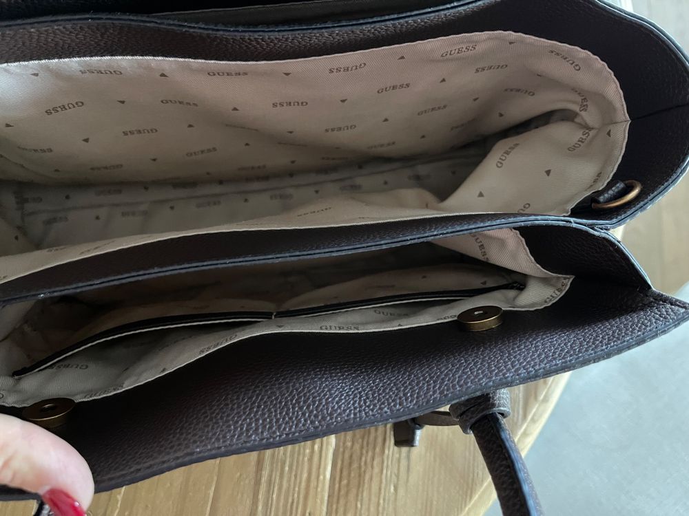 Handtasche von Guess aus braunem Leder Acheter sur Ricardo