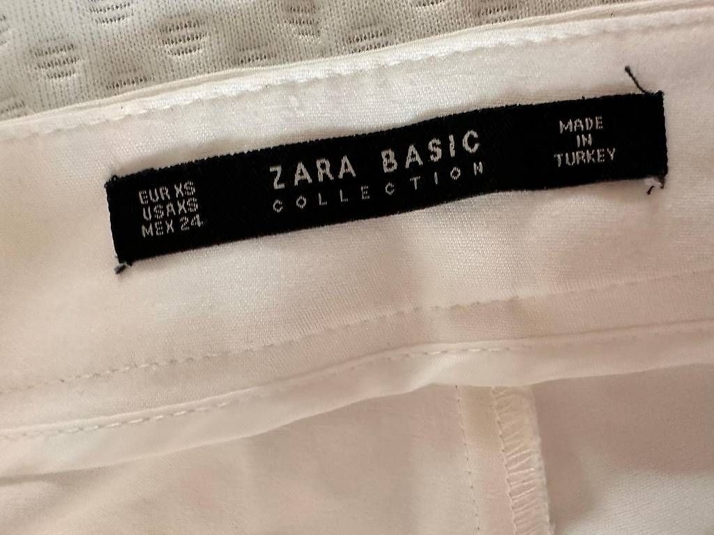 Pantaloni: Pantalon slim blanc Zara Basic Taille XS, chic avec zips a – Usato da Genève venduto da dre_gk92 2