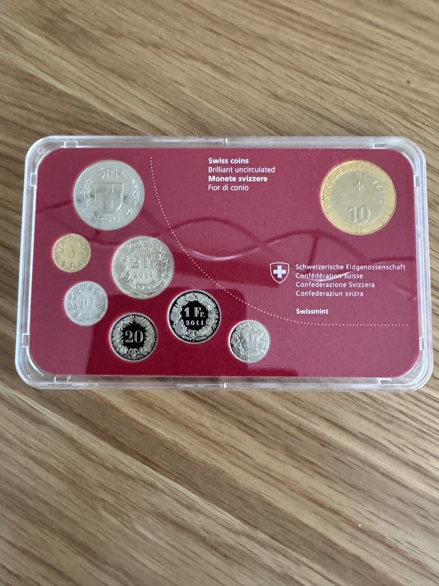 Toutes les monnaies: Schweizer Münzen Set Stempelglanz 2011 im OVP – Neuf avec emballage d'origine à Basel par triniswiss68 4
