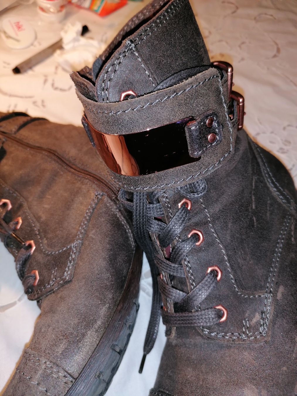Scarpe da donna: Stiefelette mit rotgold Beschlag – Usato da Kriens venduto da jamal012 1