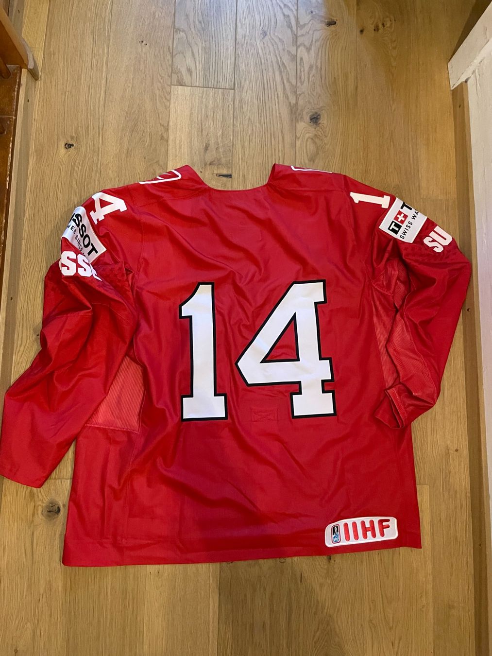 Schweizer Nati Leibchen & Hosen: Original IIHF NIKE Nati Trikot #14 – Gebraucht aus Kreuzlingen von deGriGri 1