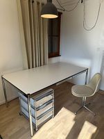Bureau USM Haller en stratifié gris perle // Ref. AY0424