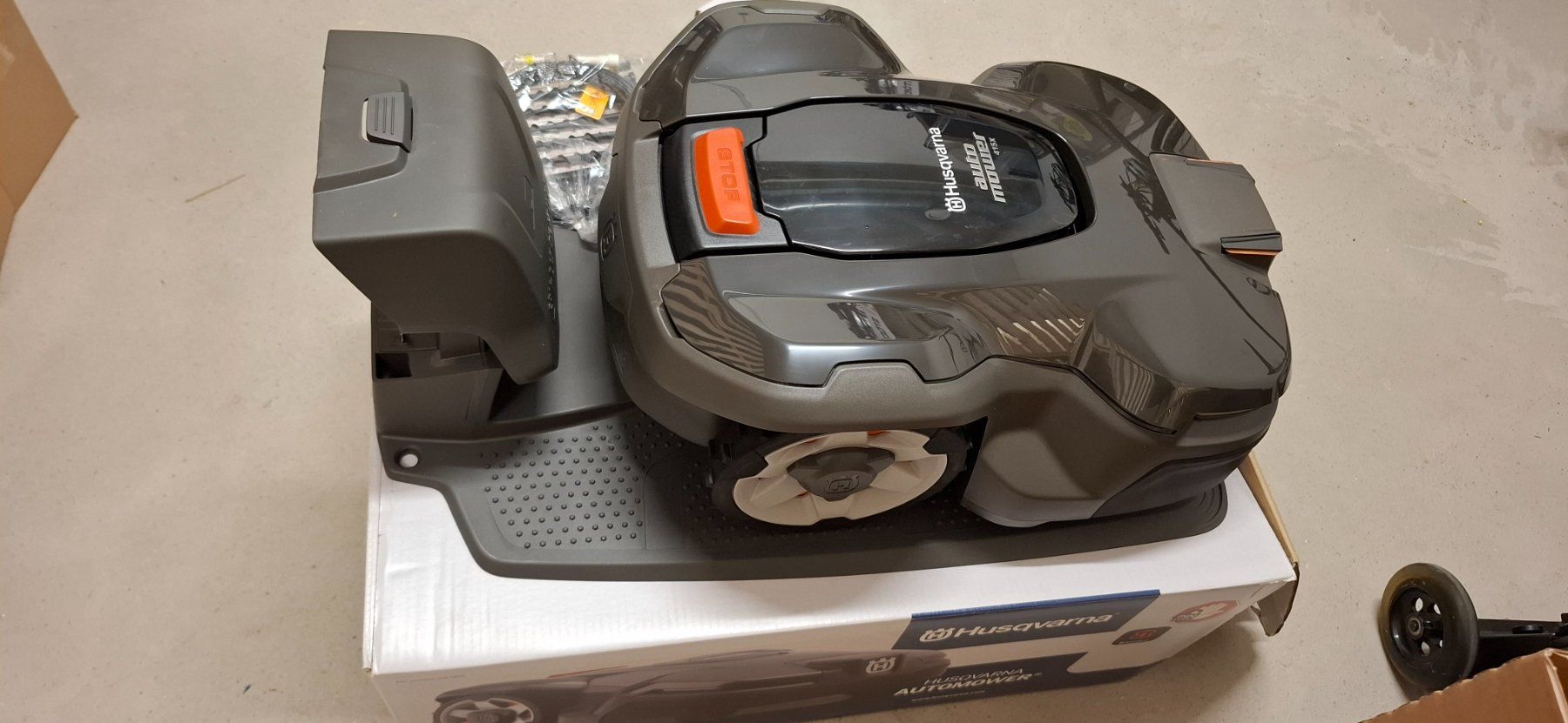 Husqvarna Tagliaerba: Auto Mower Husqvarna 415X Mähroboter – Nuovo e nell'imballaggio originale da Kottwil venduto da Franzsepp02