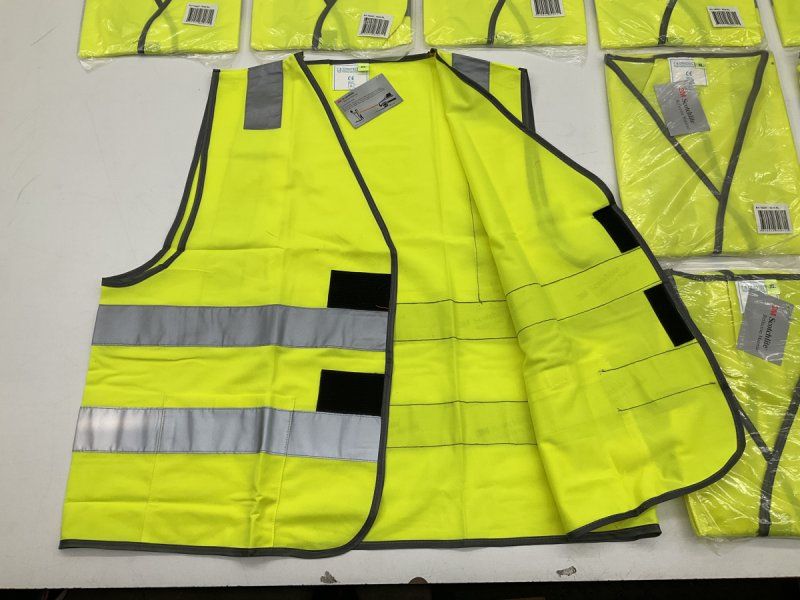 Gilet & Giacche: Leuchtwesten 3M Gr. XL – Nuovo e nell'imballaggio originale da Kehrsatz venduto da lar_fsw9 1