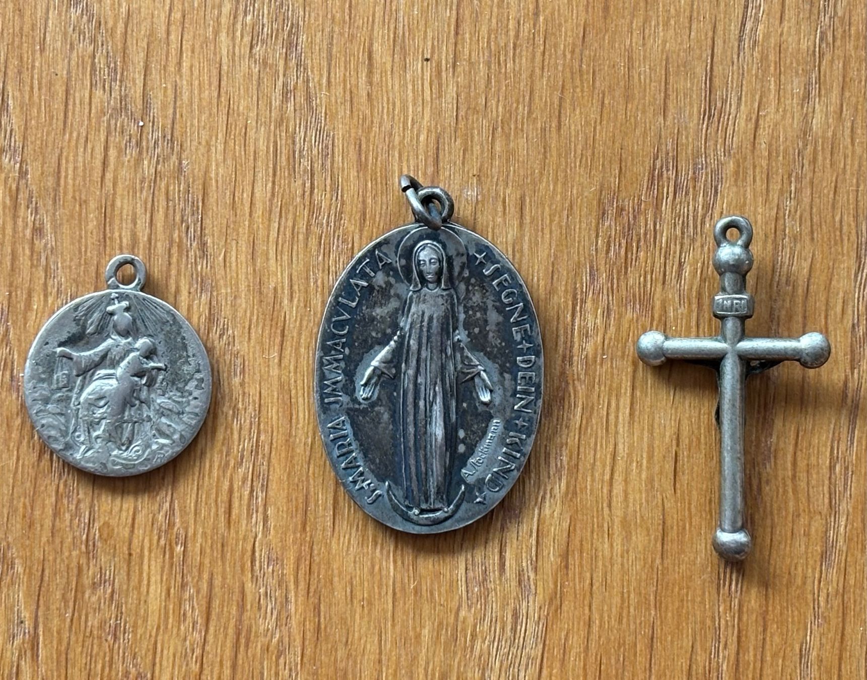 Ciondoli: 3 antike religiöse Anhänger – Usato da Lüchingen venduto da Eeizo 4
