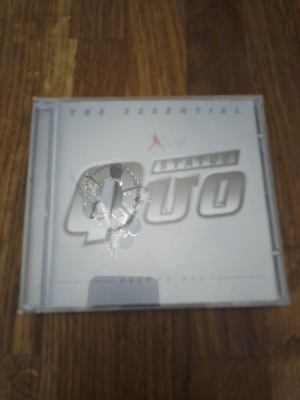 CD: Status Quo – The Essential (Audio CD, 2001 – Usato da Schliern b. Köniz venduto da Klymval