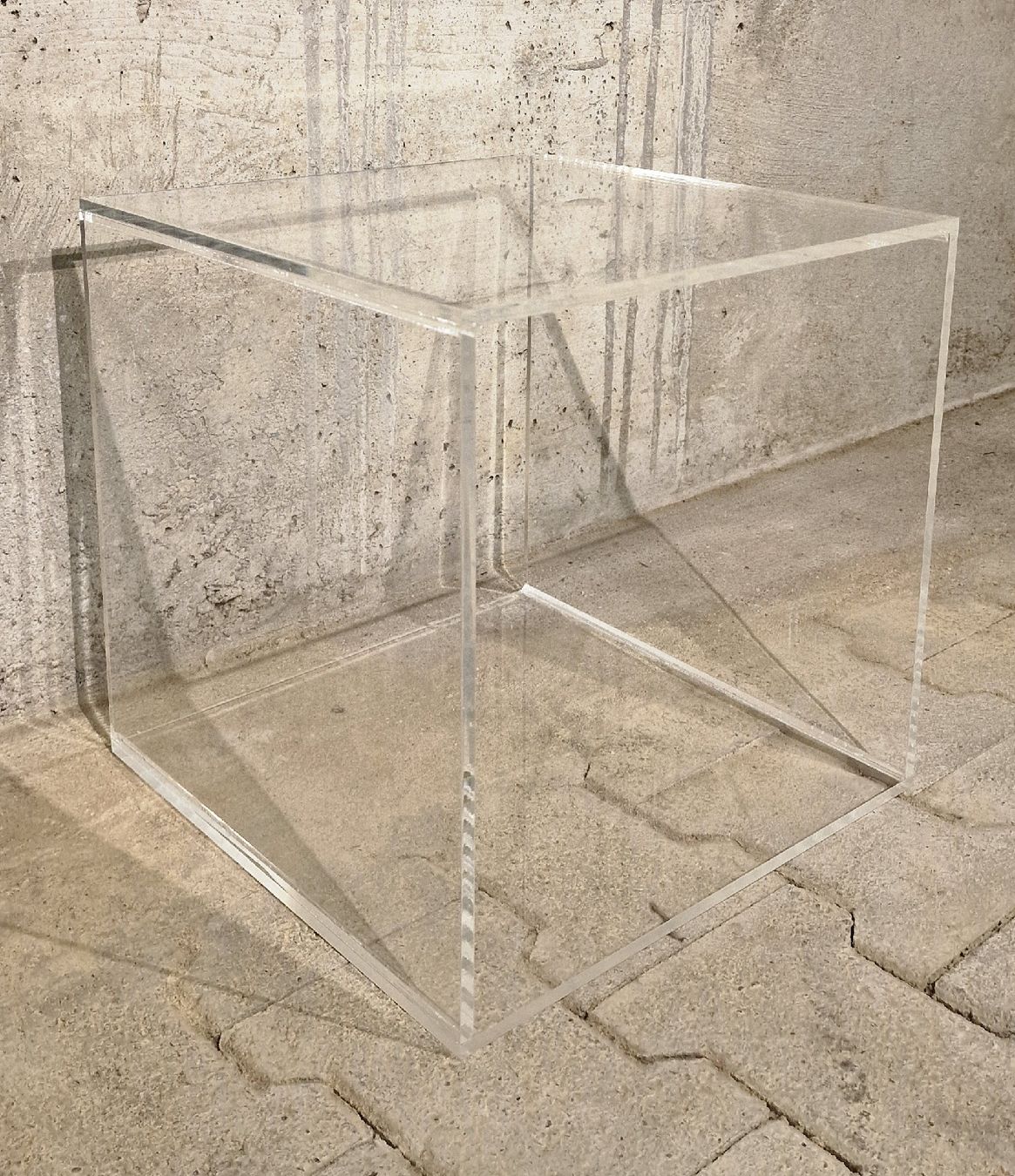 Comodini: Transparenter Plexiglas Beistelltisch 35x35cm – Usato da Affeltrangen venduto da Szafaoli