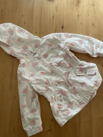 Süsse Übergangsjacke mit Blumenmuster, Grösse 86