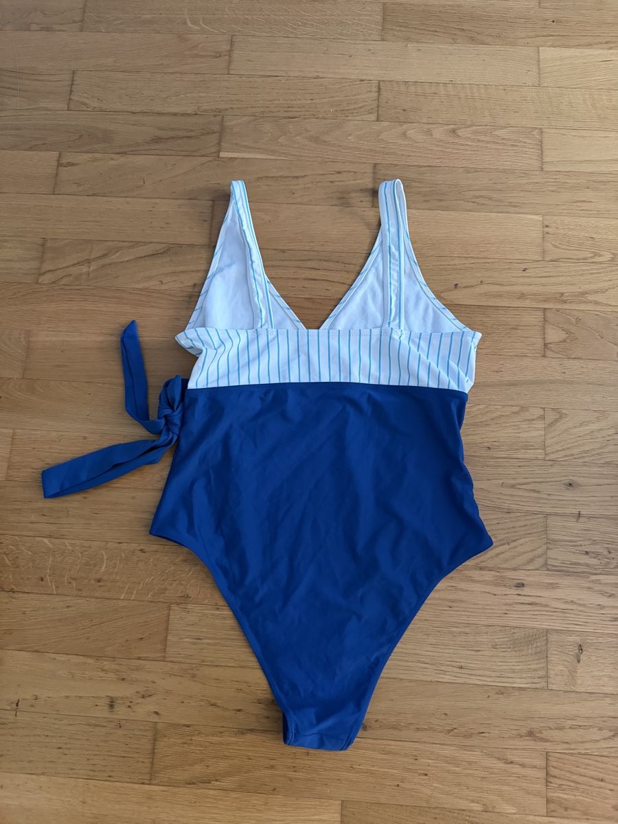Costumi da bagno & Bikini: Sommerlicher Badeanzug, blau-weiss gestreift – Usato da Pratteln venduto da ren_mc9r 1