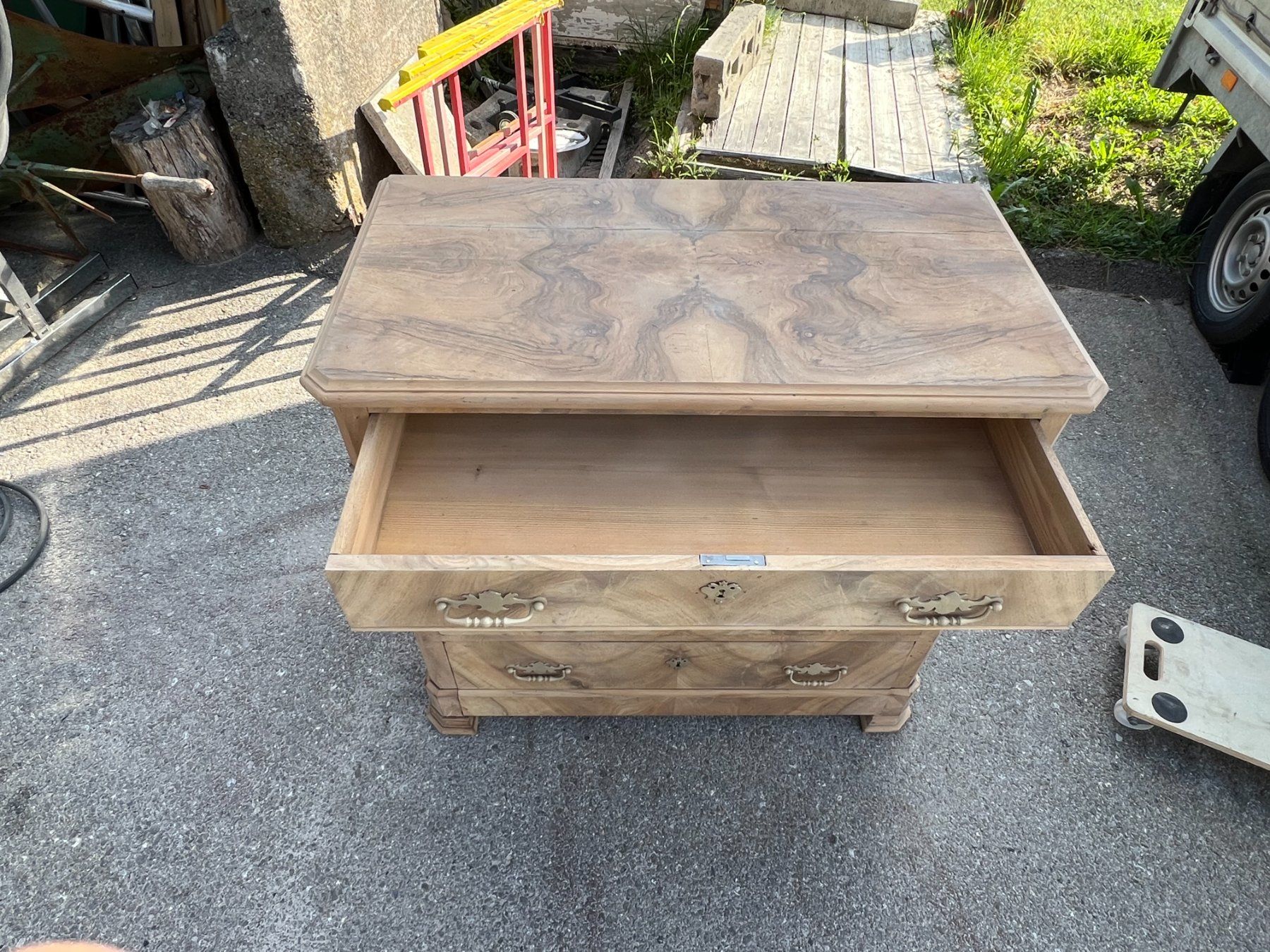 Cassettiere: ART 1093-H Commode noyer sablé – Usato da Pont-La-Ville venduto da BCMGLEAL 3