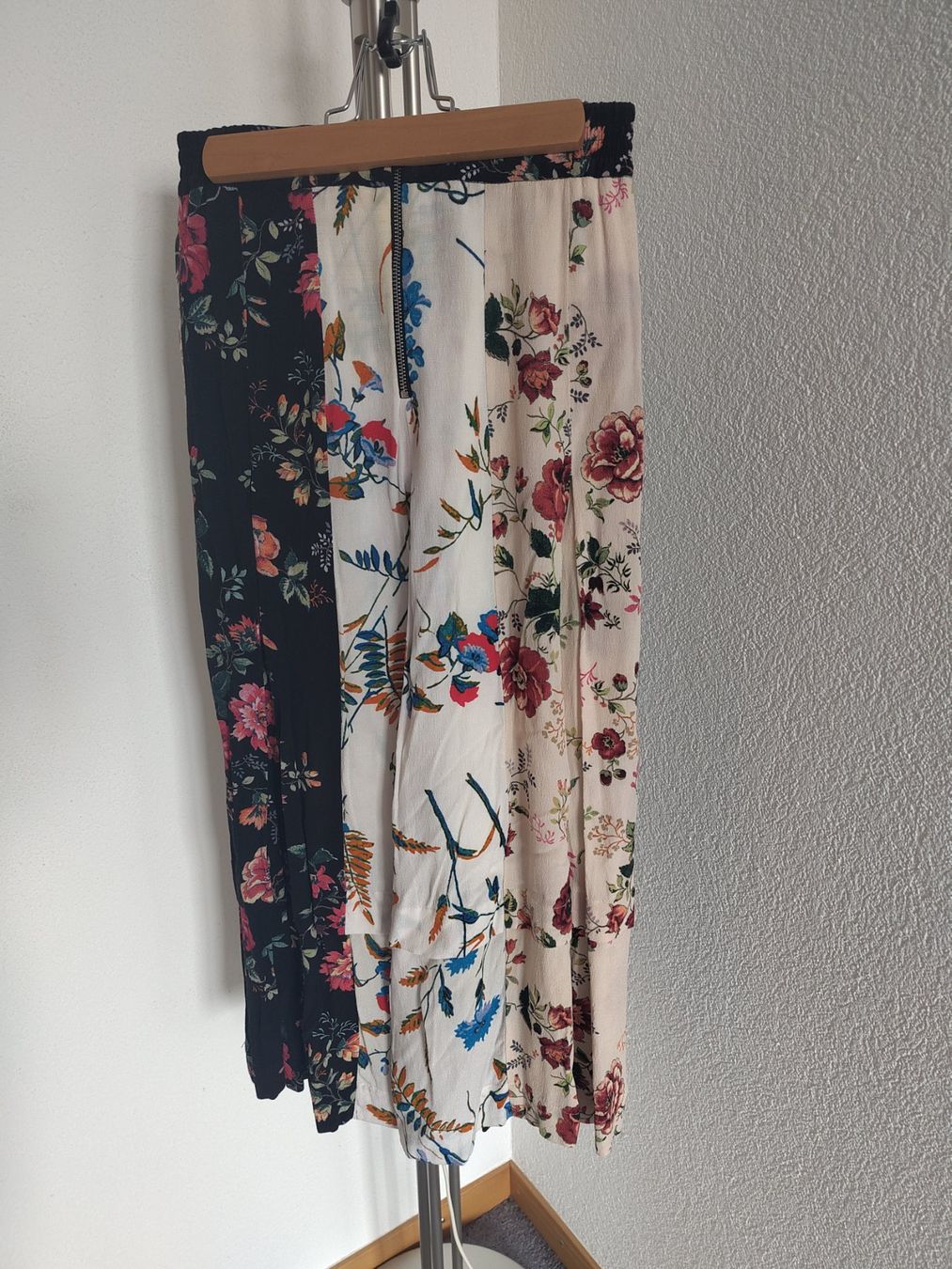 Maje Gonne: Maje Rock mit Blumen, Patchwork Gr. 34 neuwertig – Usato da Arbon venduto da Franca1979 2